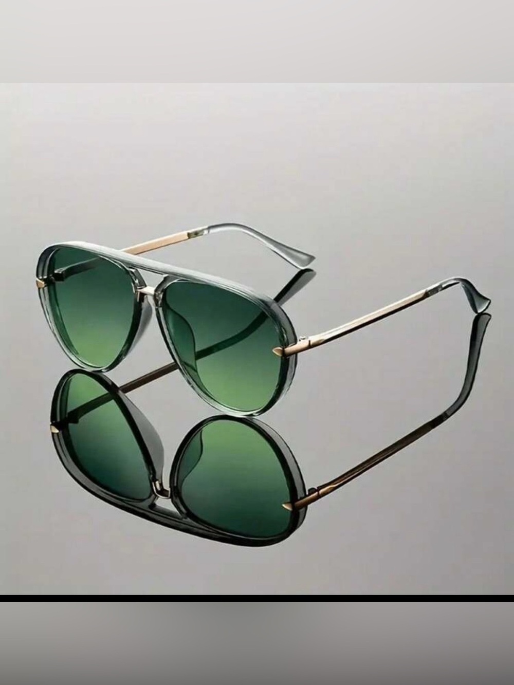 SHEIN Green Gradient Aviator Sunglasses with Gold Accents